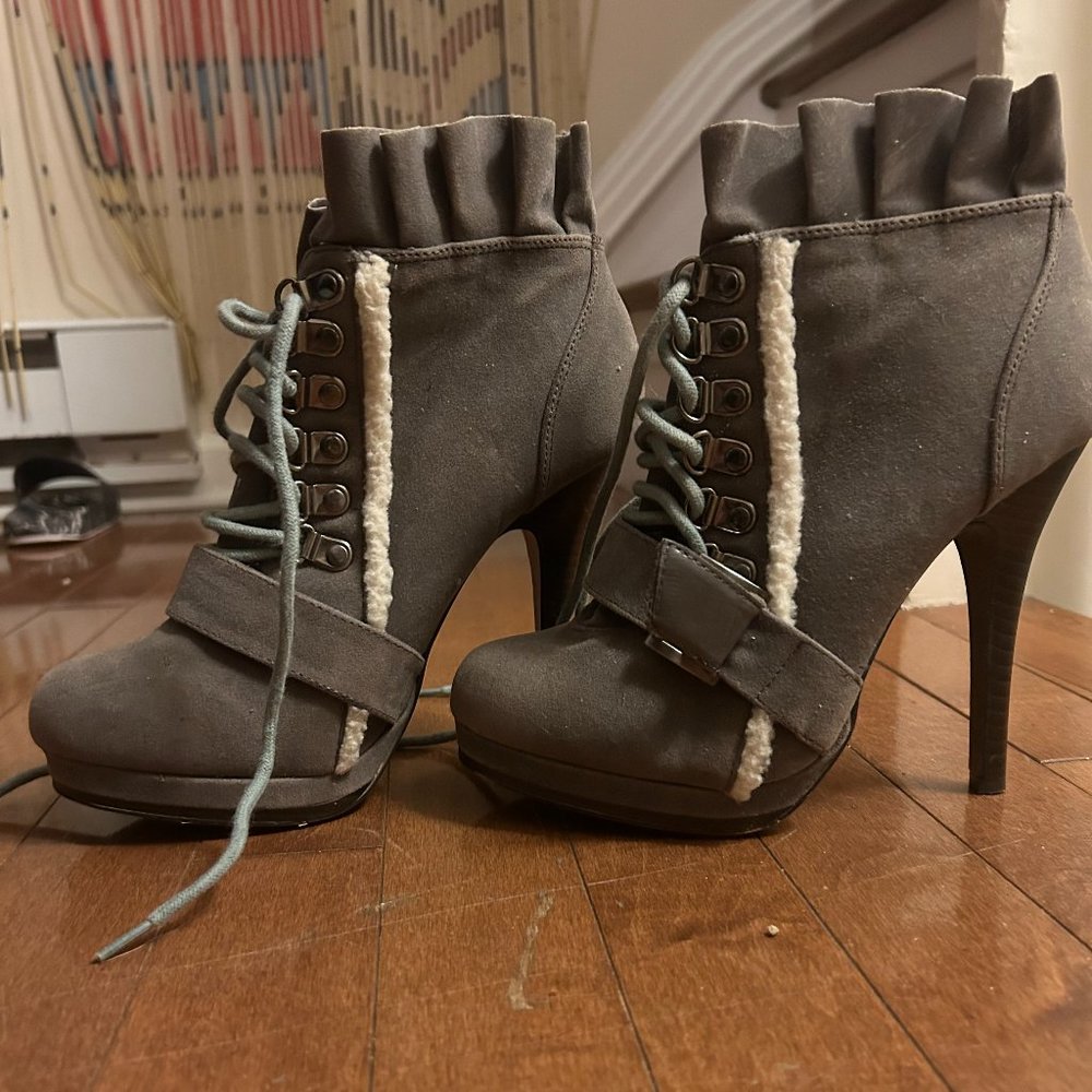Winter heeled boots